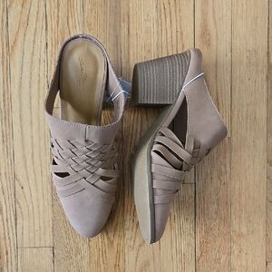 NWT Universal Thread Blush Woven Mules - Size 11 Wide